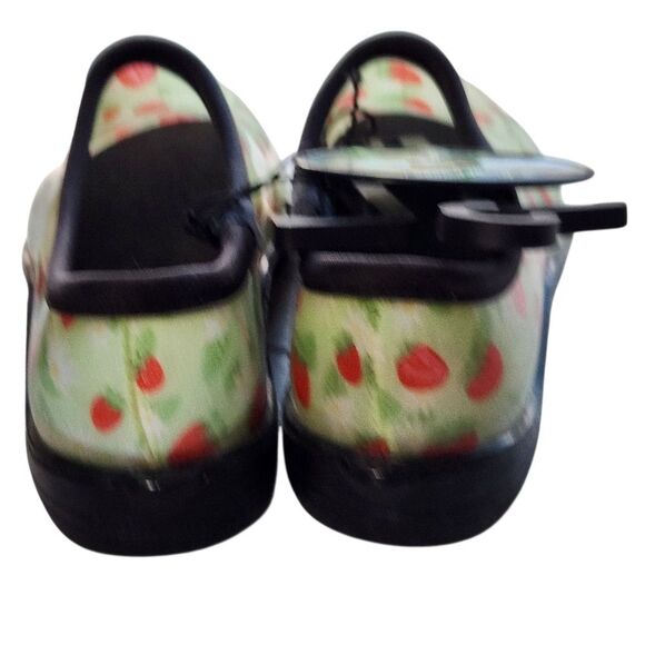 GroundWork Waterproof Garden Clogs Womens Size 10 M Strawberries Rubber Shoes - Picture 2 of 6